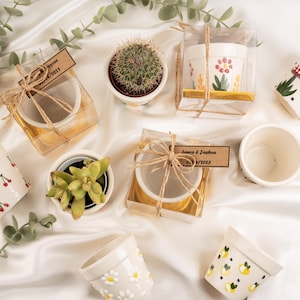 Personalisierte Mini Keramik Sukkulenten Töpfe Hochzeit Gefälligkeiten, handgefertigte dekorative Pflanzentöpfe für Brautparty, Verlobung und besondere Anlässe