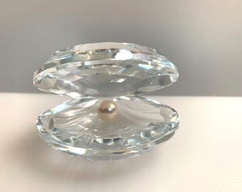Swarovski Crystal Clam Shell with Pearl Figurine