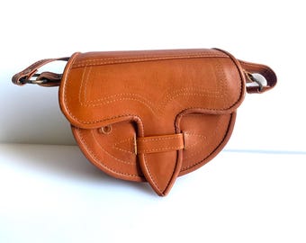 Traditional Leather Purse, Saddle-like shape, Equestrian style