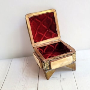 Open Wooden Jewelry Box with Velvet Lining Stock Photo - Image of clipping,  casket: 224716056