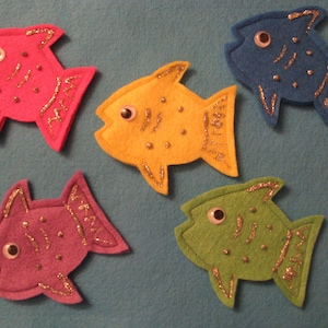 5 Little Fish Finger Puppets with rhyme, handcrafted from felt