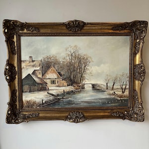 Pueblo invernal ribereño del siglo XX que muestra una escena junto al río con barcos reflejos suaves y campo tranquilo Puente Pintura imagen 1
