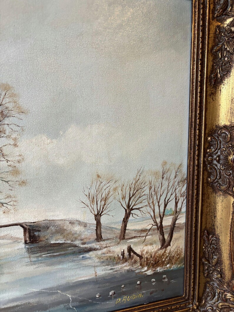 Pueblo invernal ribereño del siglo XX que muestra una escena junto al río con barcos reflejos suaves y campo tranquilo Puente Pintura imagen 5