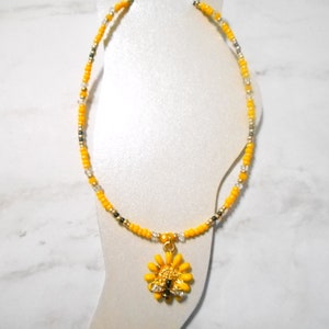 Bee On Yellow Gold Sunflower Ankle Bracelet