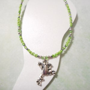 Stunning Antique Silver And Green Frog Ankle bracelet