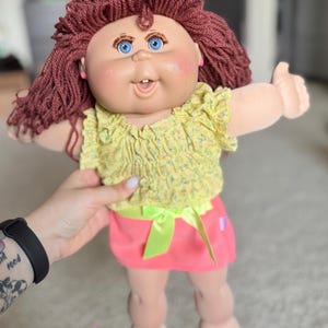 Muñeca Cabbage Patch Kids vintage 2004 Play Along con cabello de lana roja de 16 pulgadas.