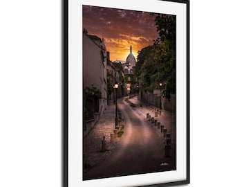 Arte mural de Montmartre París: puesta de sol del Sacré-Cœur, escena callejera romántica