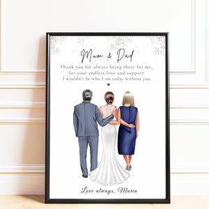 Puede incluir: Una impresión enmarcada con las palabras "Mum & Dad" y un mensaje de gratitud. La ilustración representa a una novia, sus padres y el texto "Love always, Maria". La obra de arte está en un marco negro.