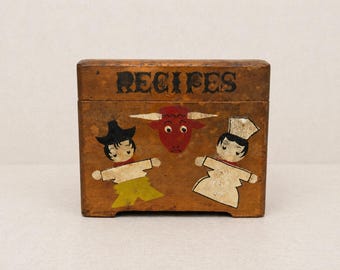Drewniana skrzynka na przepisy w stylu vintage, ręcznie malowana, hiszpański byk Matador, ludowy kicz
