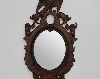 Espelho com moldura de ferro fundido com a águia federal, patenteada em 1862, da época da Guerra Civil Americana, 49,5 cm (19,5 polegadas).