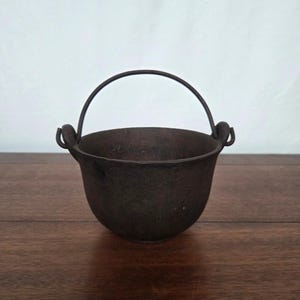 Antique Cast Iron Metalworking Kettle Cauldron Bail Handle Primitive 5.75" Pot
