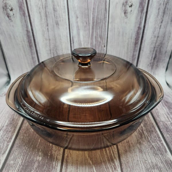 Cocotte vintage en verre pyrex ambré avec couvercle : 1,5 pinte, fabriquée aux États-Unis