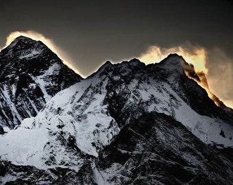 mt everest at sunrise
