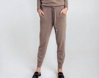 Cashmere and merino knitted pants, knitted sweatpants, knitted lounge trousers, dark brown knitted joggers.