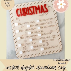 Op de afbeelding: Een houten kerst-bucketlist met rode acrylletters met de tekst "CHRISTMAS". De lijst bevat activiteiten als "Bake Christmas Cookies" en "Watch a Christmas Movie". De woorden "instant digital download svg" staan onderaan.