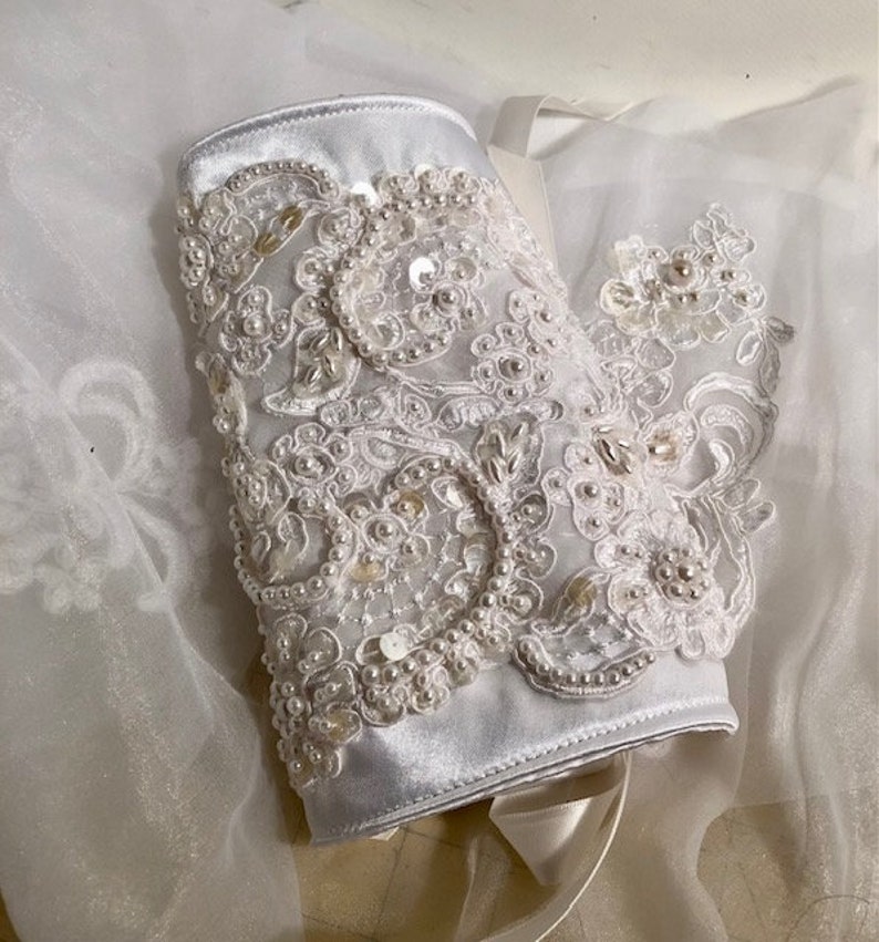 Heirloom Bouquet Wrap for Bridal Bouquet