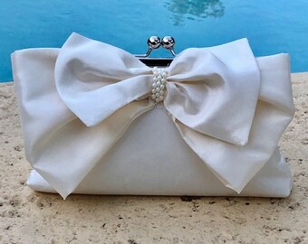 Double Bow Ivory Bow Clutch/ Bridesmaid Clutch/ Evening Clutch / Bridal Accessories