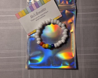Pulseira de contas de arco-íris branco