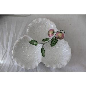 White 3 round serving dish apple design