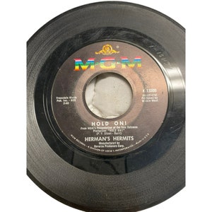 Vintage 7” vinyl record 45 RPM Herman&#39;s Hermits leaning on the lamp post