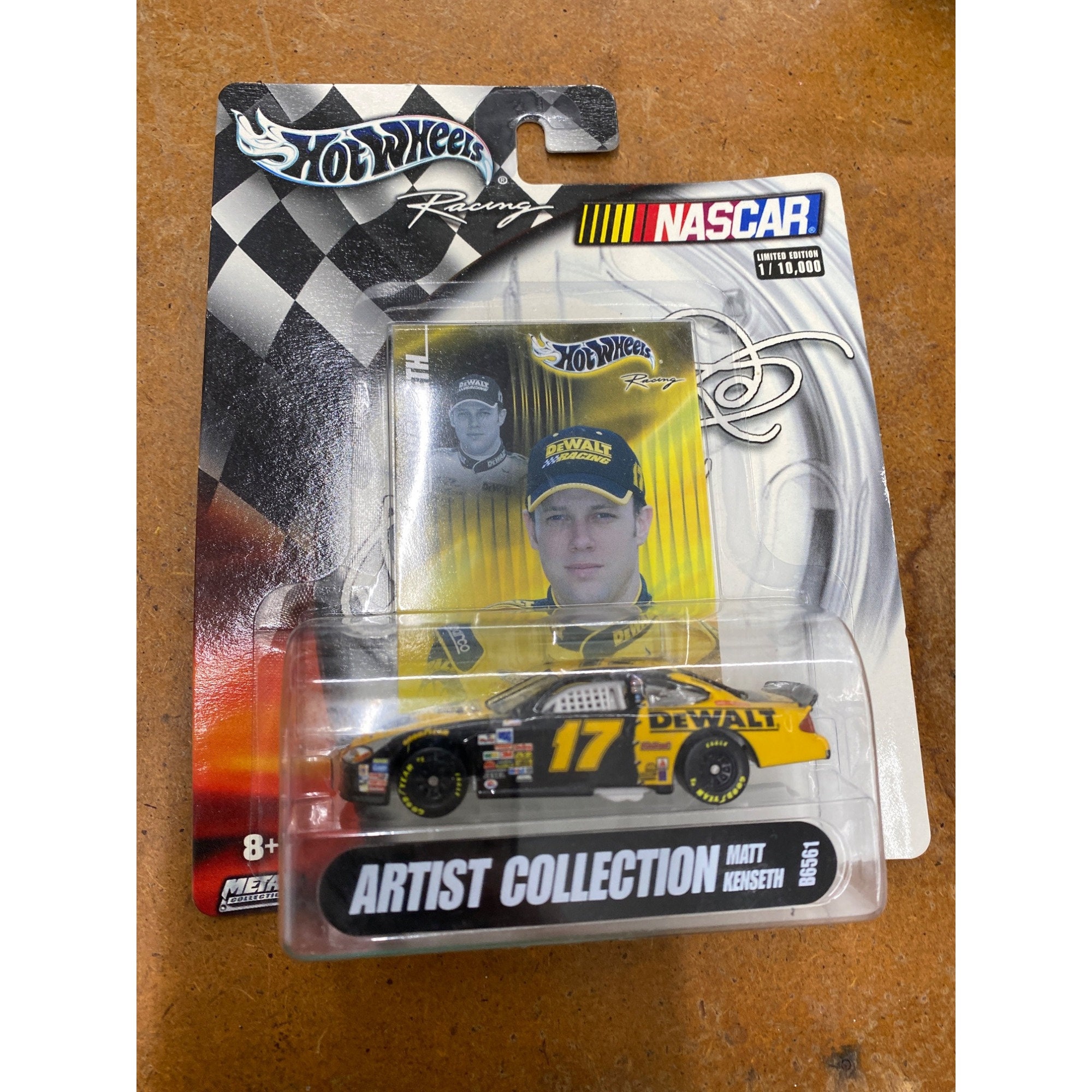 Miniature NASCAR 1/24 Matt Kenseth #17 DeWalt, 2004, Jaune Chromé, Dédicacée