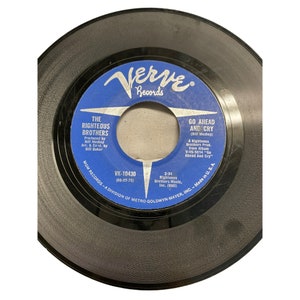 Vintage 7” vinyl record 45 RPM Righteous Brothers things didn&#39;t go your way go ahead and cry