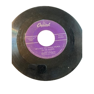Vintage 7” 45 RPM vinyl record Laurie London Handed Down He&#39;s got the whole world