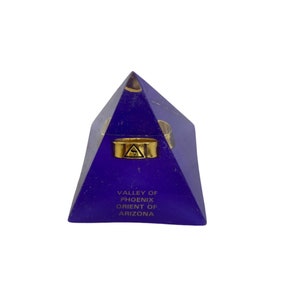 Vintage acrylic Valley of Phoenix orient of Arizona pyramid paper weight masons Masonic image 1