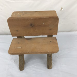 Muñeca vintage Tamaño de escritorio de madera pasada de moda