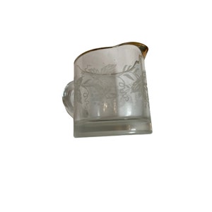 Petite crème vintage ? Pichet Gold Edge Floral Design