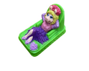 Vintage 1995 Miss Piggy lounging on bed bath toy Jim Henson