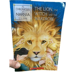 The lion the witch and the wardrobe Chronicles of Narnia paperback book