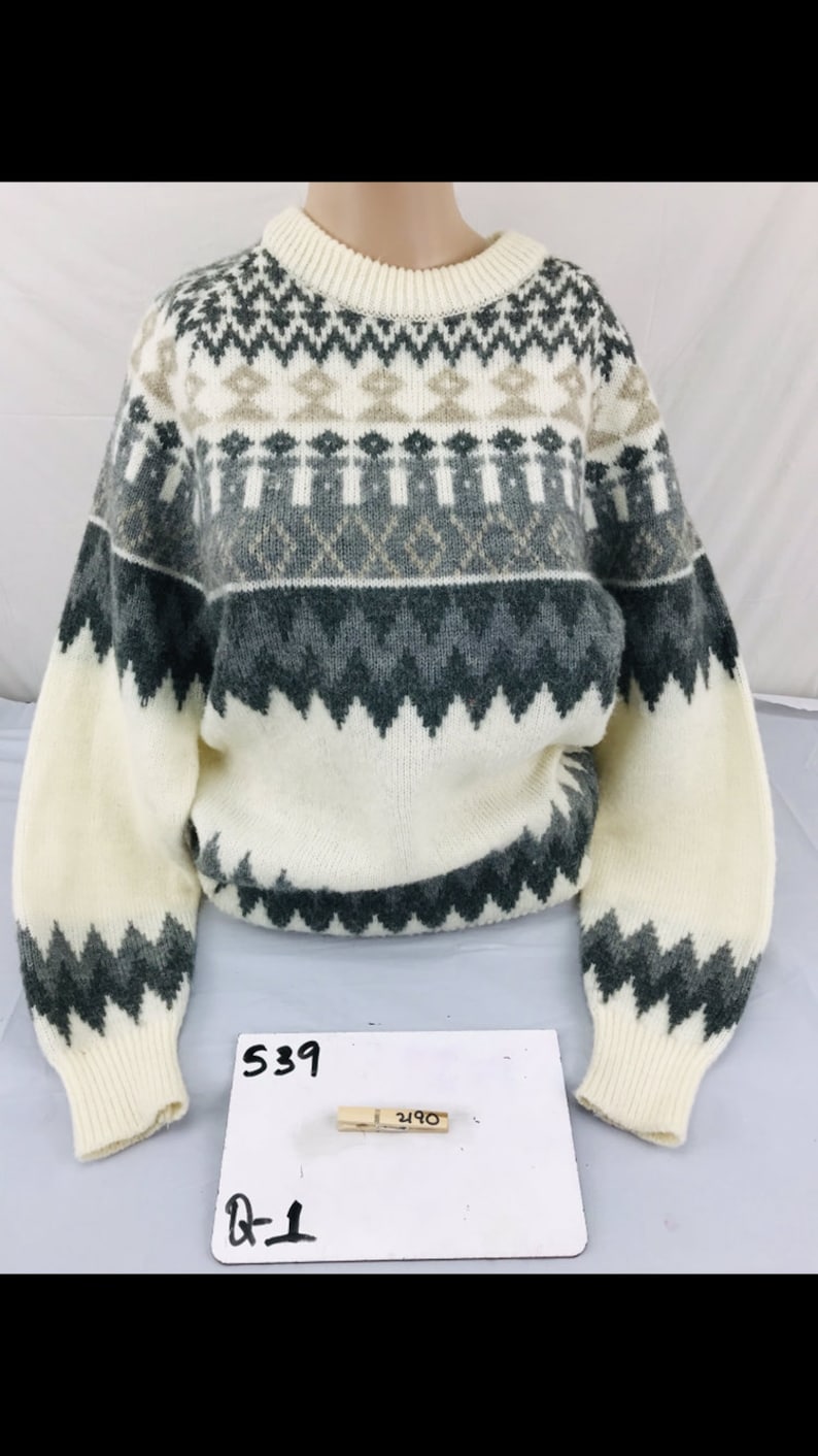 The Men\u2019s Store sz M Sweater white gray black