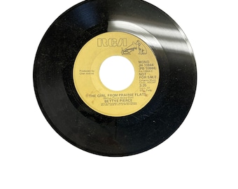 Vintage 7” 45 RPM vinyl record Bettye Pierce the girl from prairie flats
