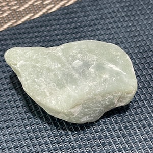 Nueva piedra de jade en bruto, piedra verde claro, cristal natural, gema de cristal, fabricación de joyas en bruto - Cristal curativo, tienda de cristales Cristal curativo