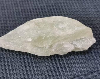 天然グリーン翡翠原石 アフガニスタン産の本物の美しい翡翠石。癒し