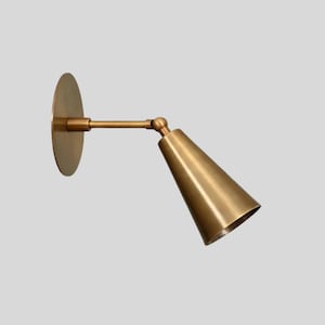 Lámpara de pared Sputnik de una luz, estilo italiano, de latón, mediados de siglo, acabado en latón crudo, iluminación de dormitorio y tocador.