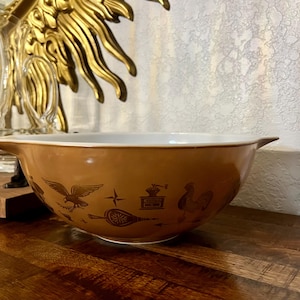 Vintage Pyrex Cinderella Bowl: Early American Pattern, 4 QT