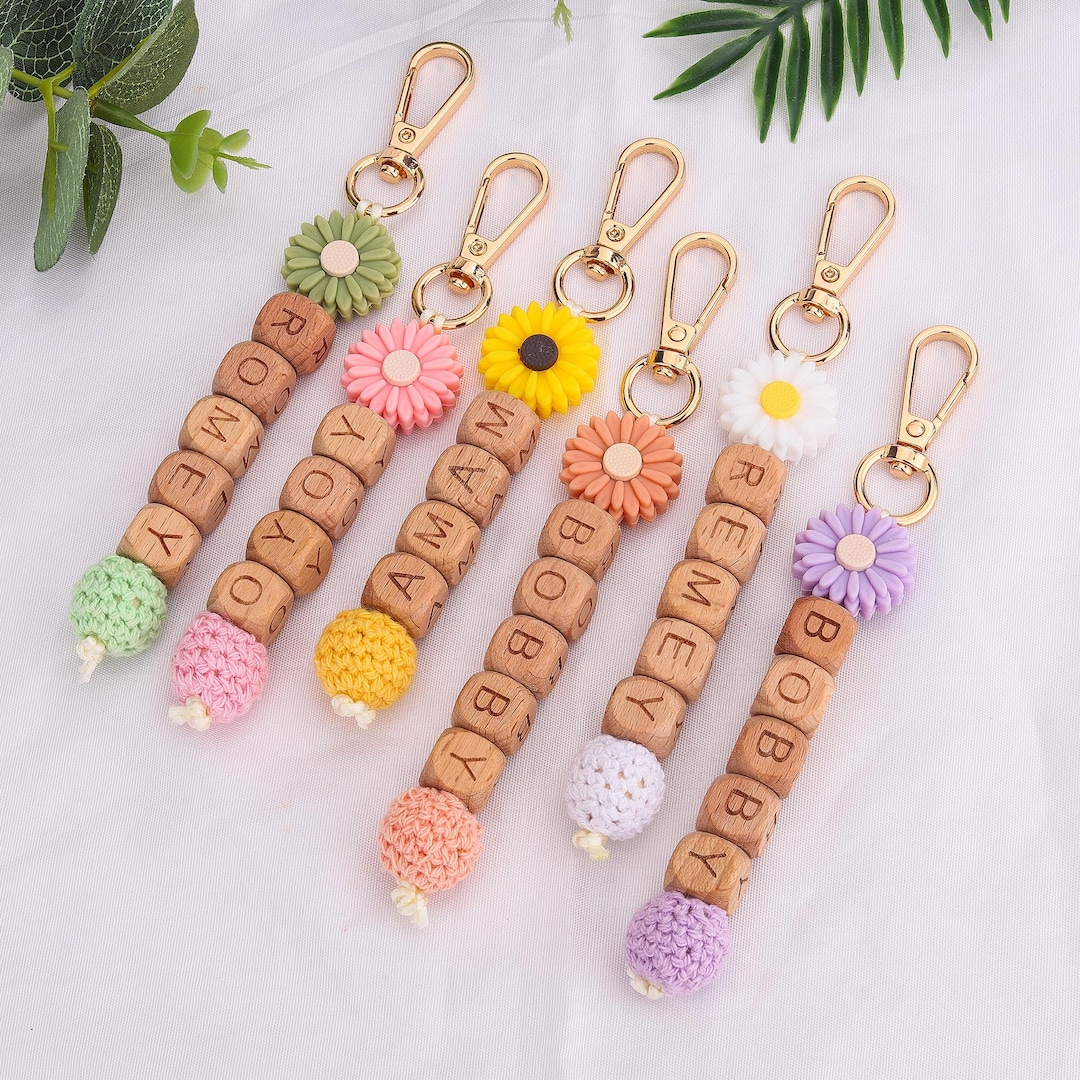 Personalized Daisy Beaded Keyring: Custom Name Floral Keychain - Etsy