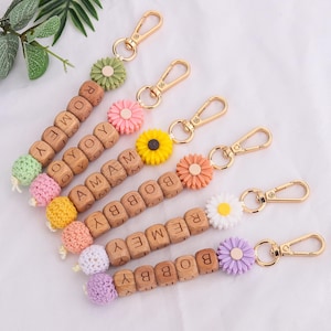 Personalised Daisy Flower Keyring  for Women, Bag Charm,Key Holders Purse Charm, Flower Girl Gift, Back to School Gift,  Beaded keyring