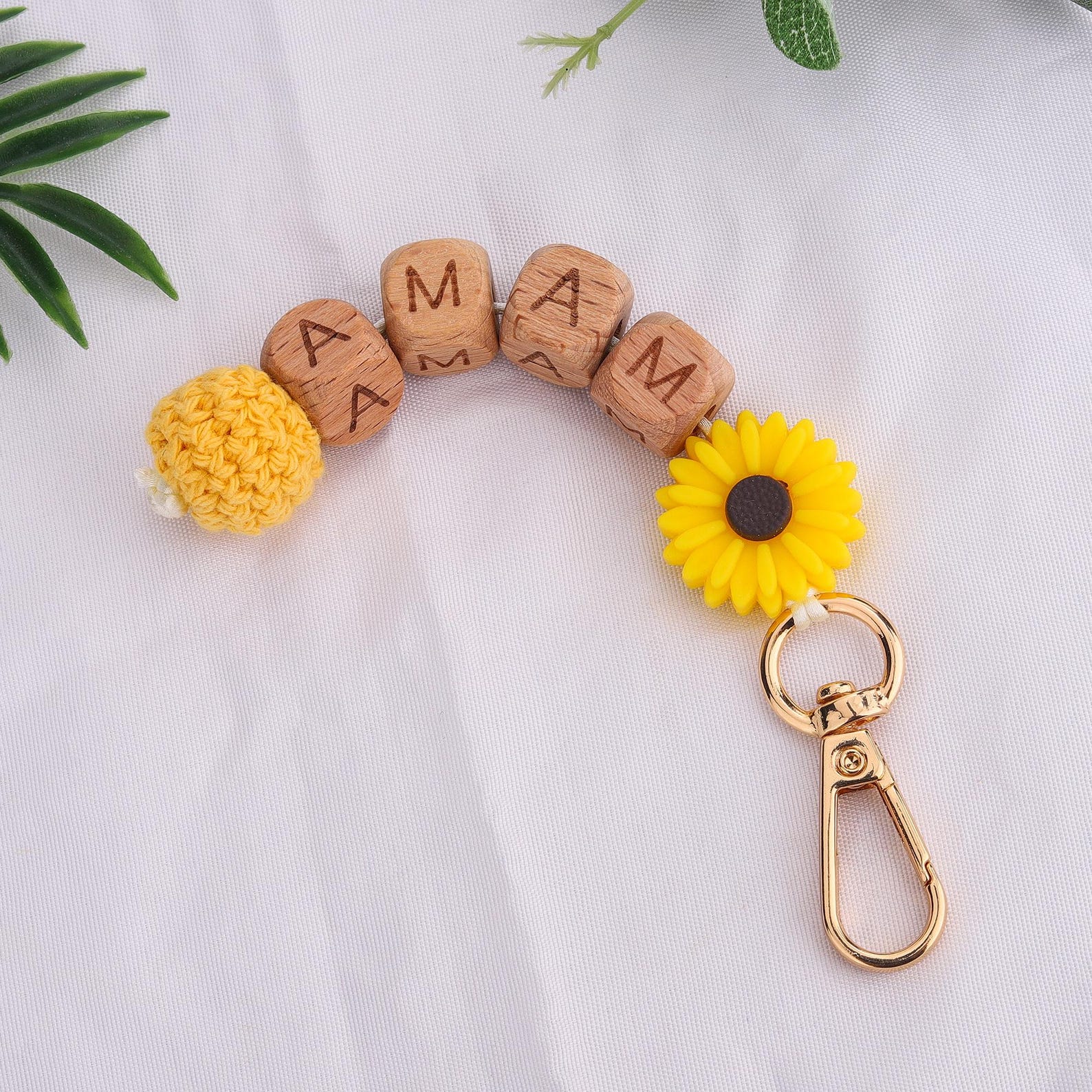 Personalized Daisy Beaded Keyring: Custom Name Floral Keychain - Etsy