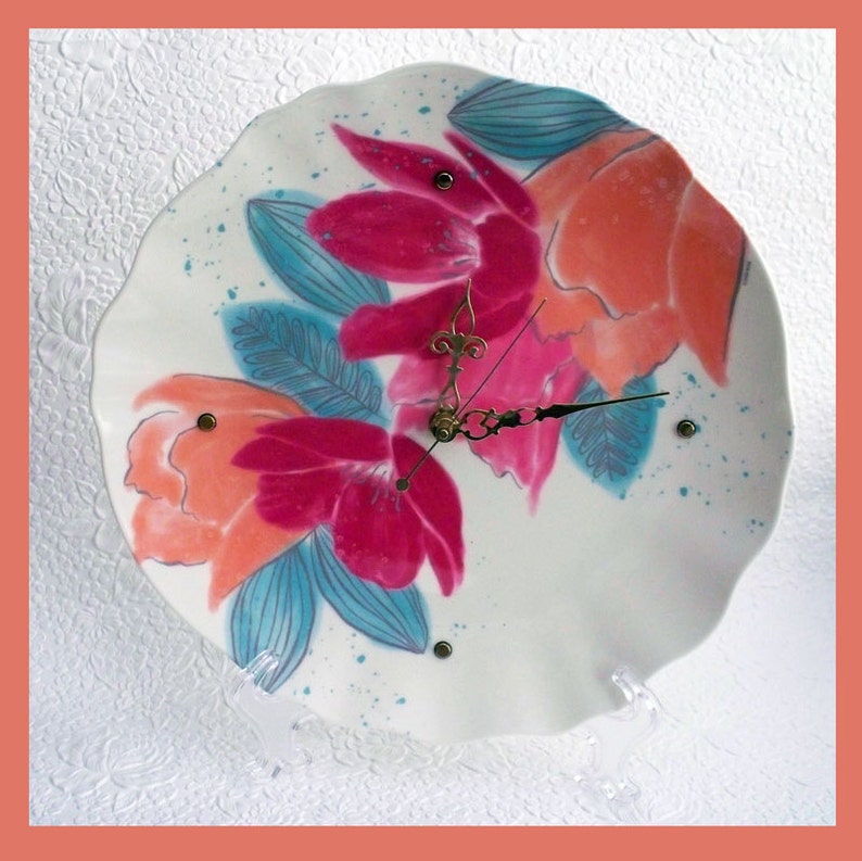 Flower Wall Clock, Melamine Plate, Waved Edge, Quartz Movement, Unique gift image 2