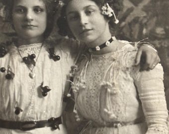 Antique Cabinet Photo - Girls in Decorated Dresses - Leipzig