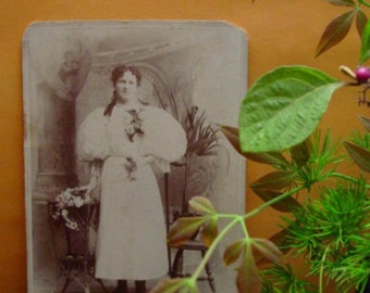 Cabinet Photo Girl of  Ft Wayne Indiana  in White Dress -  Flowers - Antique Photo - Old Photo - Cabinet Card