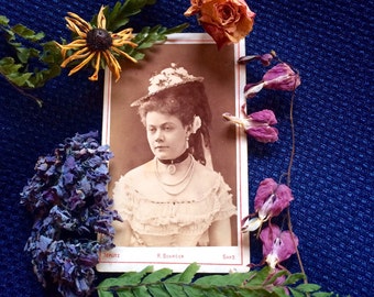 Cdv Antique Photo -  Beautiful  Woman - Flowered Straw Hat - Rose - Carte de Visite - Sepia  - Antique Photo