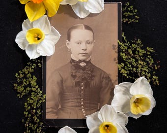 CDV Photo - Prim and Proper Young Lady - Antique Photo