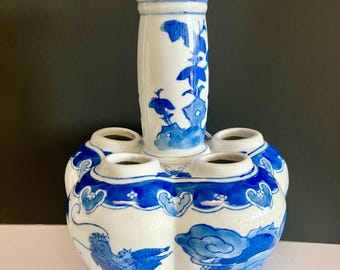 Vintage Chinese Blue and White Tulipere - tulip vase