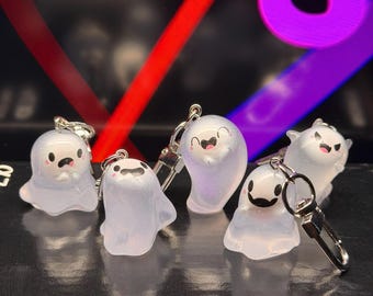 Cute Ghost Keychain – Halloween Spooky Charm Keyring