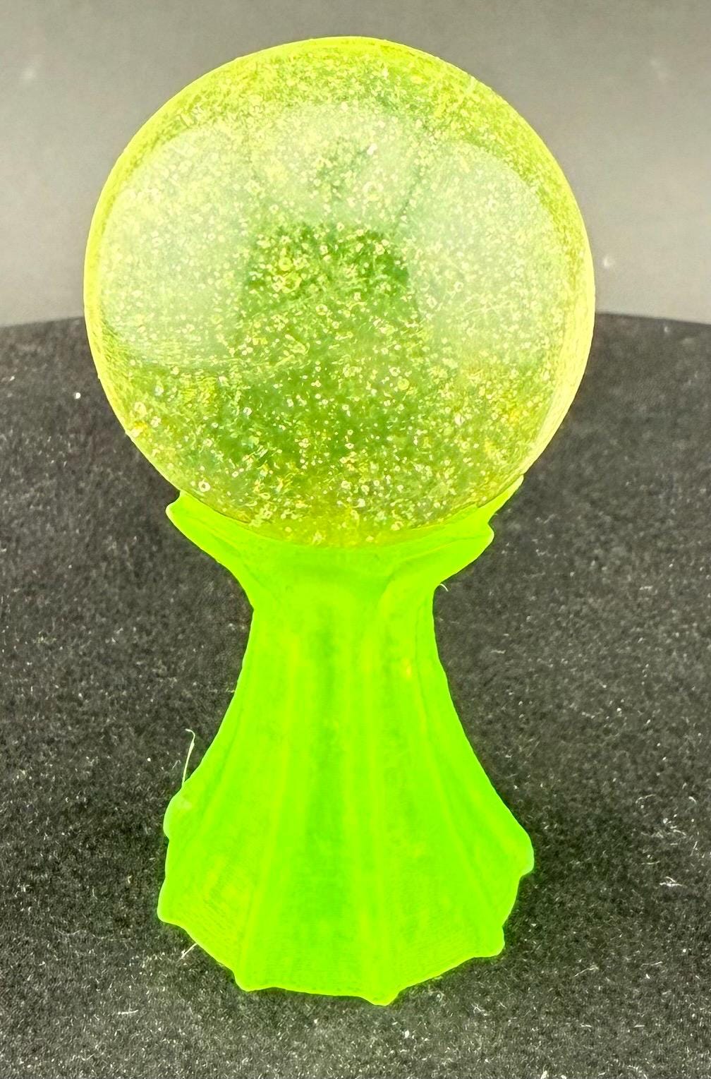 1” Vaseline uranium Marble on a 1” UV reactive stand