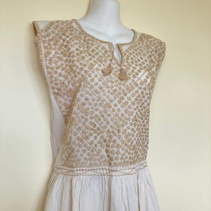 Vestido longo sem mangas de algodão natural com corpete bordado, feito no México, tamanho grande